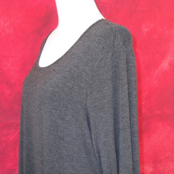 EUC Maurices Grey Flowy Top Size 2 (20/22) - Picture 4 of 8